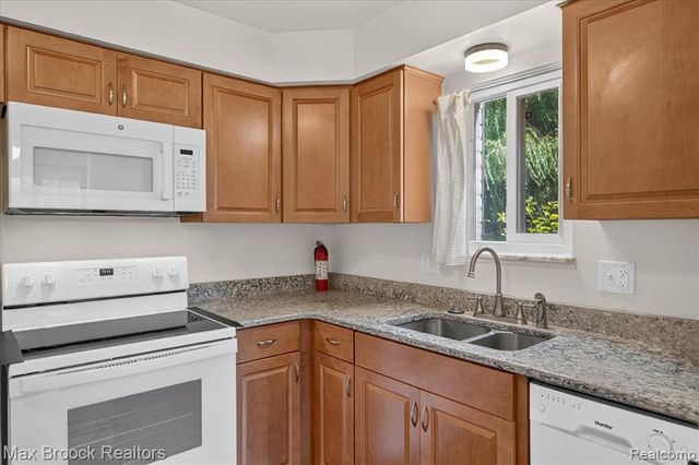 100 W Hickory Grove Road C6, Bloomfield Hills, MI 48304