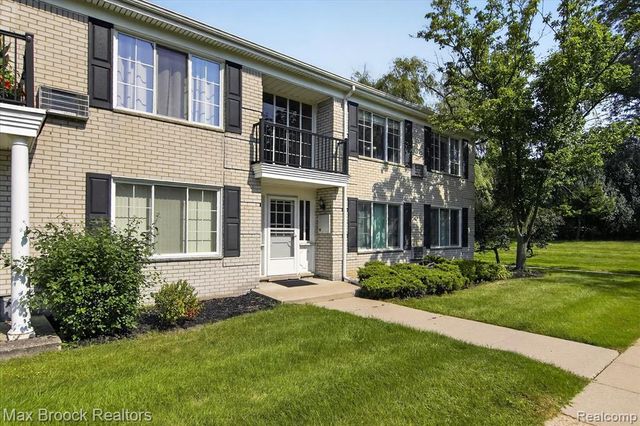 100 W Hickory Grove Road C6, Bloomfield Hills, MI 48304