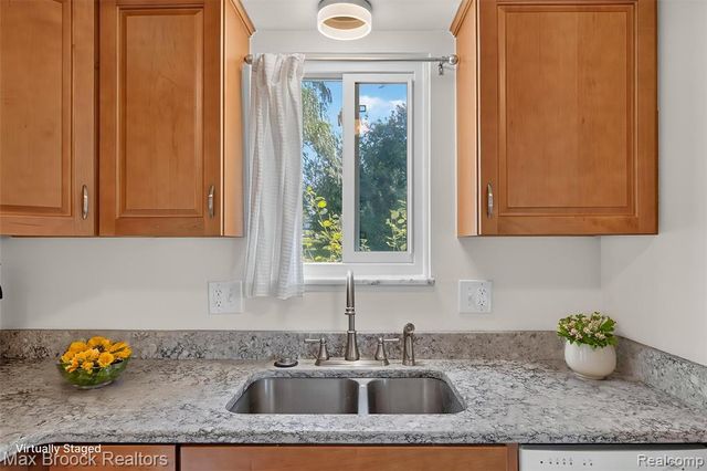100 W Hickory Grove Road C6, Bloomfield Hills, MI 48304