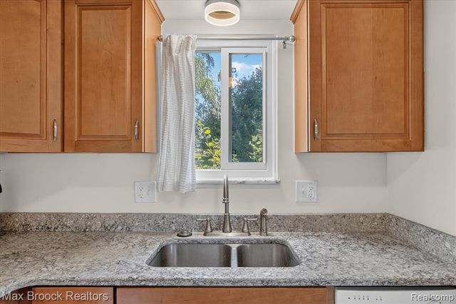 100 W Hickory Grove Road C6, Bloomfield Hills, MI 48304