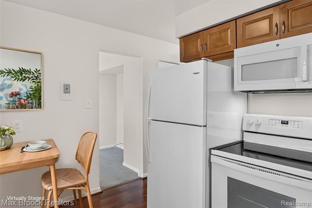 100 W Hickory Grove Road C6, Bloomfield Hills, MI 48304