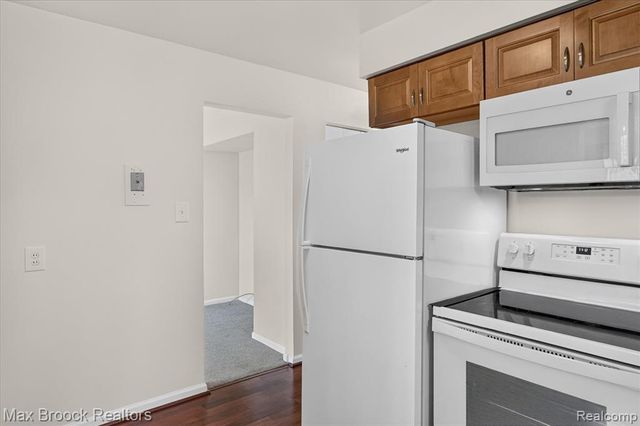 100 W Hickory Grove Road C6, Bloomfield Hills, MI 48304