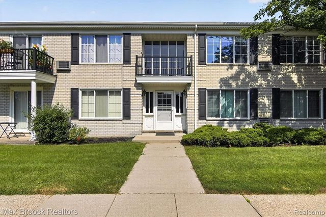 100 W Hickory Grove Road C6, Bloomfield Hills, MI 48304