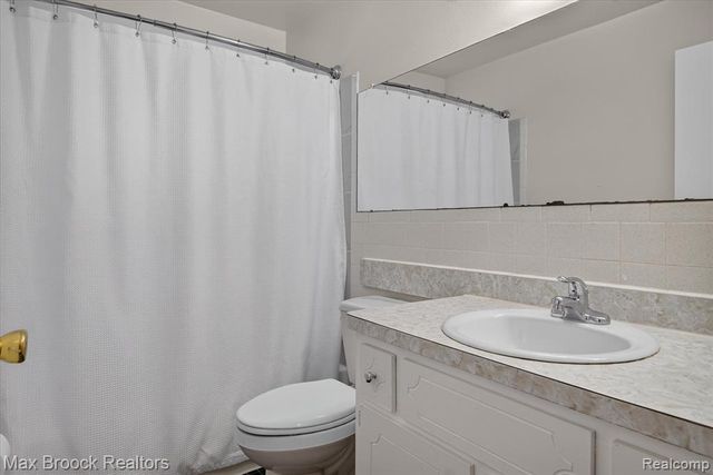 100 W Hickory Grove Road C6, Bloomfield Hills, MI 48304