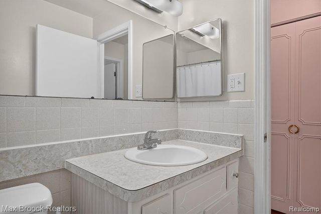 100 W Hickory Grove Road C6, Bloomfield Hills, MI 48304