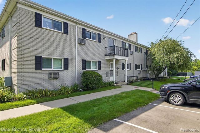 100 W Hickory Grove Road C6, Bloomfield Hills, MI 48304