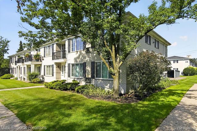 100 W Hickory Grove Road C6, Bloomfield Hills, MI 48304