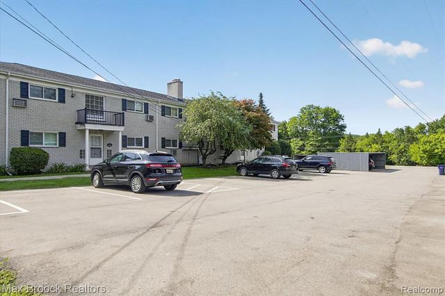 100 W Hickory Grove Road C6, Bloomfield Hills, MI 48304