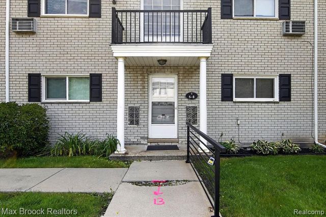 100 W Hickory Grove Road C6, Bloomfield Hills, MI 48304