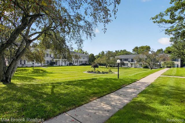 100 W Hickory Grove Road C6, Bloomfield Hills, MI 48304