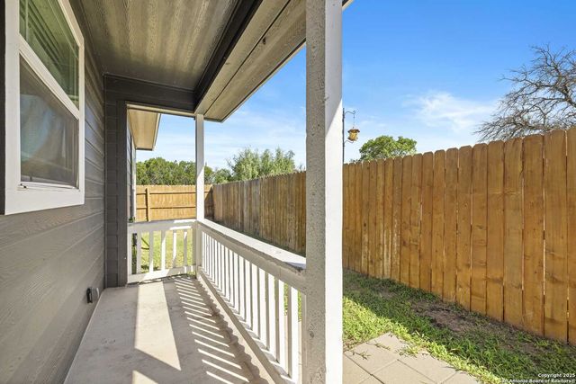 100 Jasper Ln, Kerrville, TX 78028