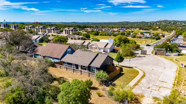 100 Jasper Ln, Kerrville, TX 78028