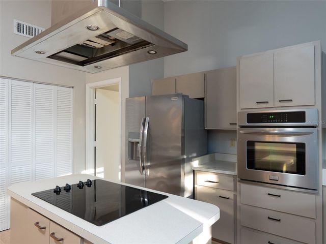 593 S MOON DRIVE, Venice, FL 34292