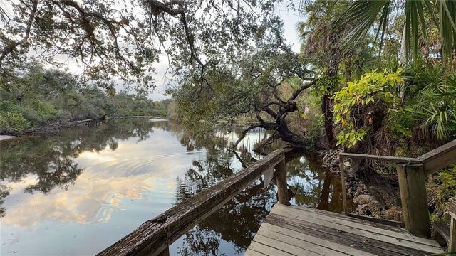 593 S MOON DRIVE, Venice, FL 34292