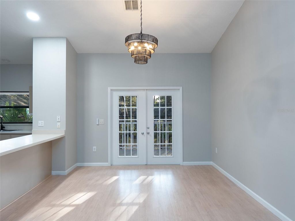 Image 12 of property listing at 593 S MOON DRIVE, Venice, FL 34292