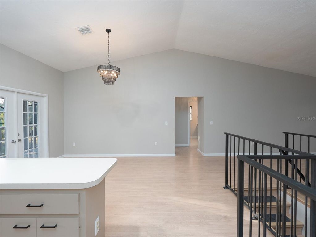 Image 20 of property listing at 593 S MOON DRIVE, Venice, FL 34292