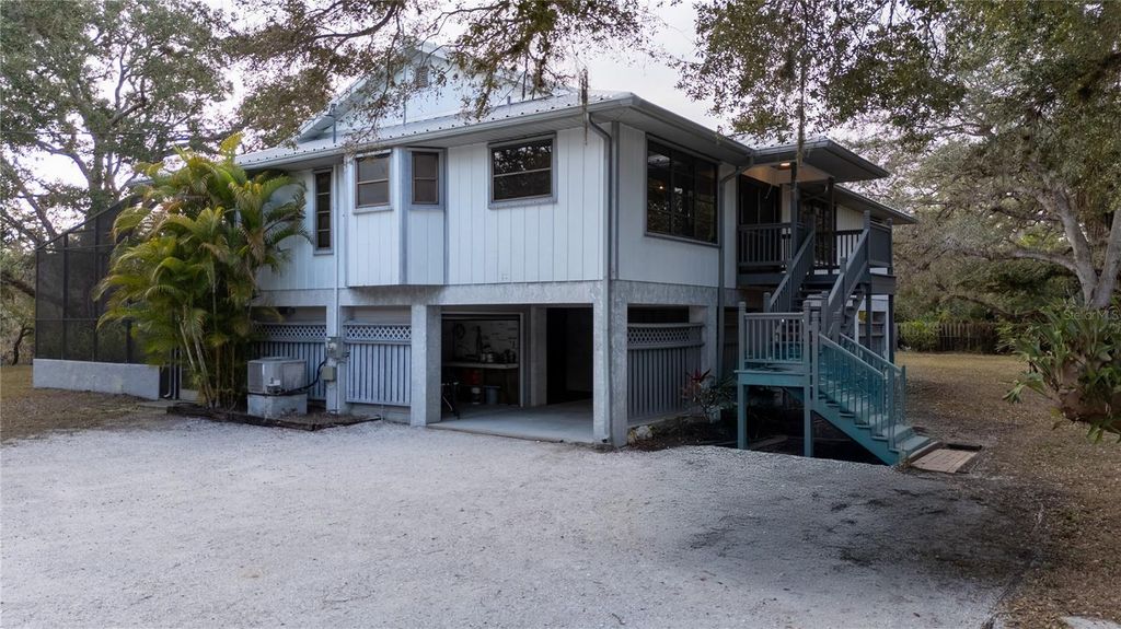 Image 3 of property listing at 593 S MOON DRIVE, Venice, FL 34292