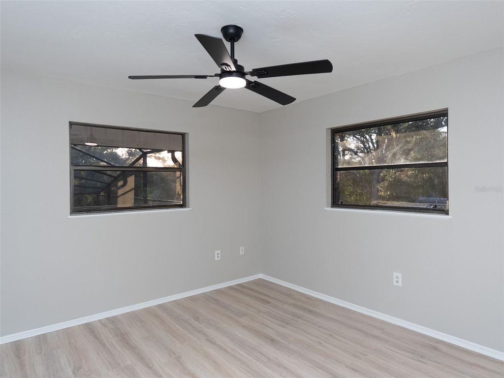 Image 30 of property listing at 593 S MOON DRIVE, Venice, FL 34292