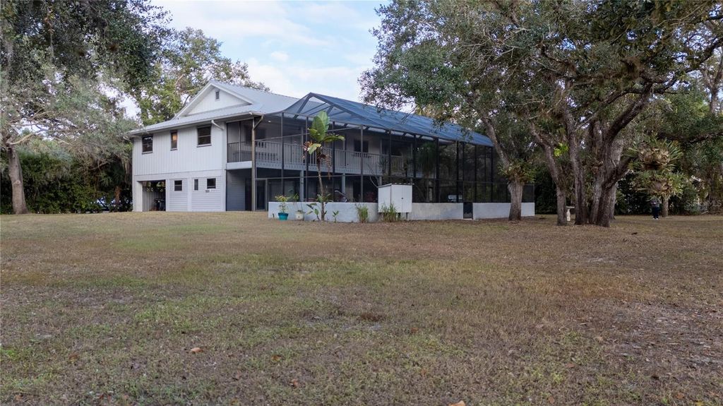 Image 4 of property listing at 593 S MOON DRIVE, Venice, FL 34292