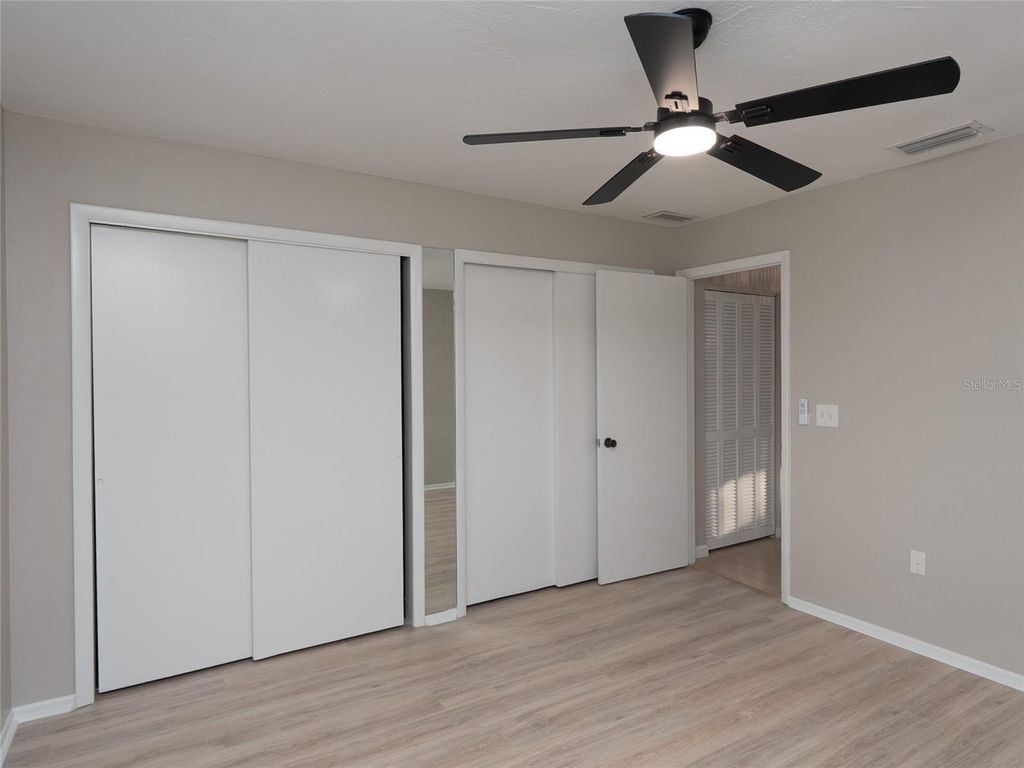 Image 34 of property listing at 593 S MOON DRIVE, Venice, FL 34292