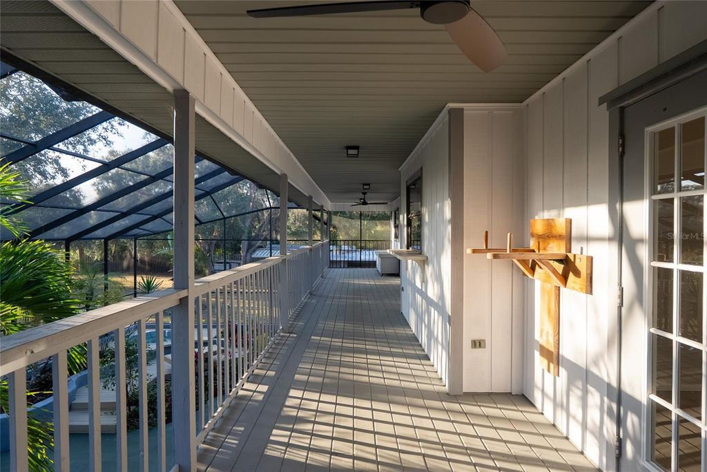 Image 40 of property listing at 593 S MOON DRIVE, Venice, FL 34292