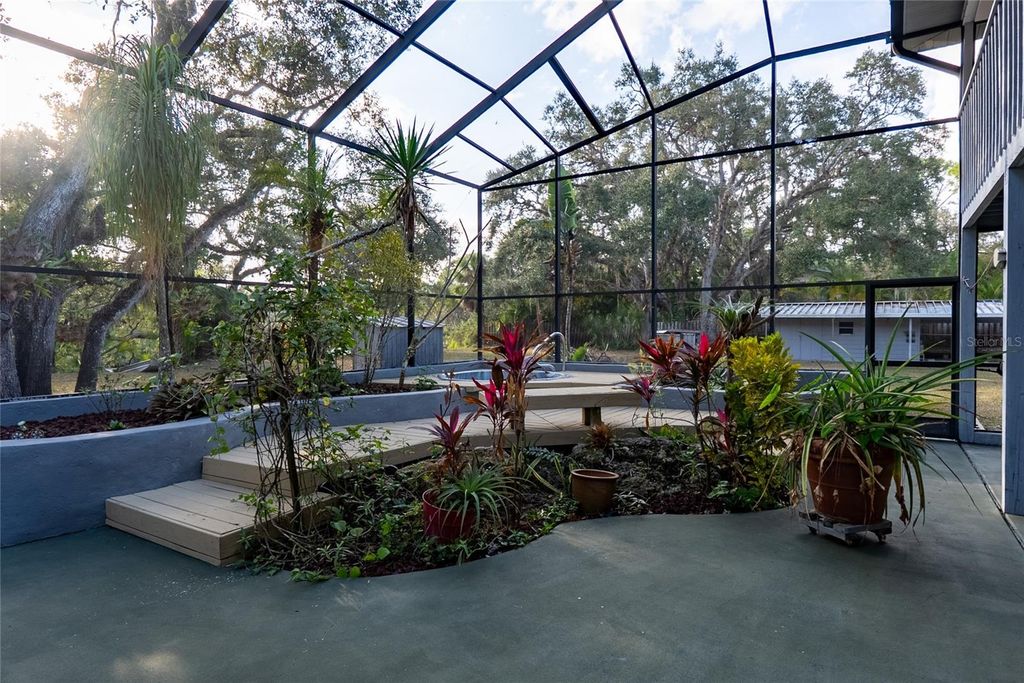 Image 46 of property listing at 593 S MOON DRIVE, Venice, FL 34292