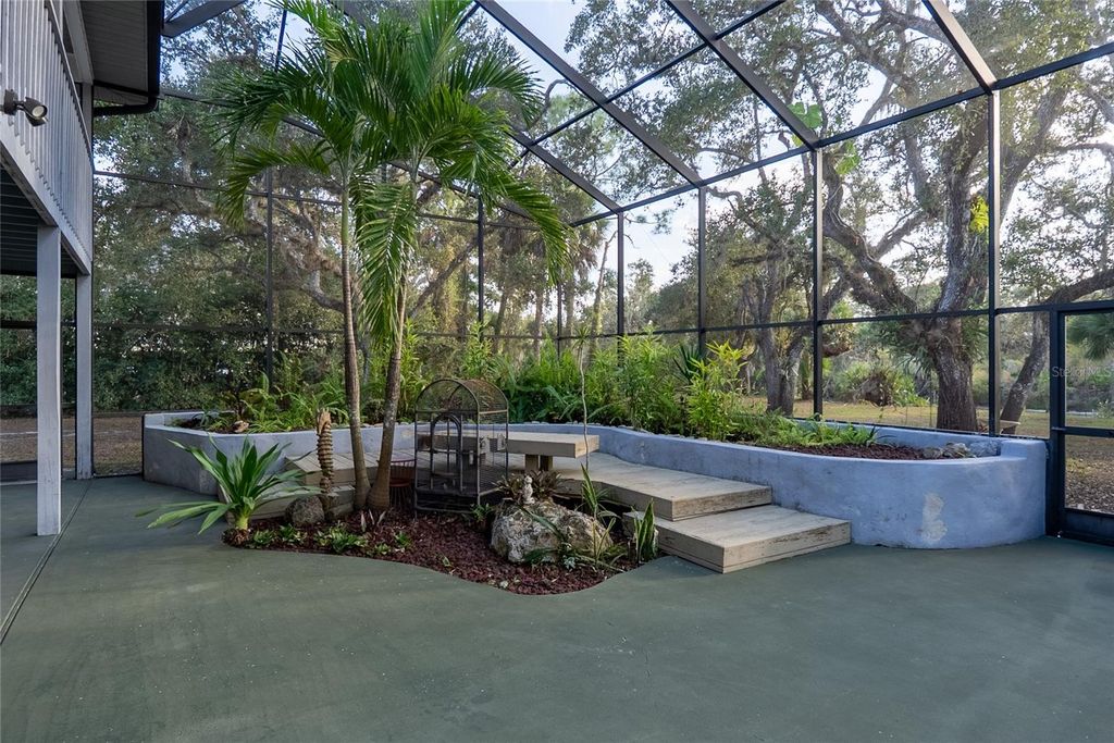 Image 48 of property listing at 593 S MOON DRIVE, Venice, FL 34292