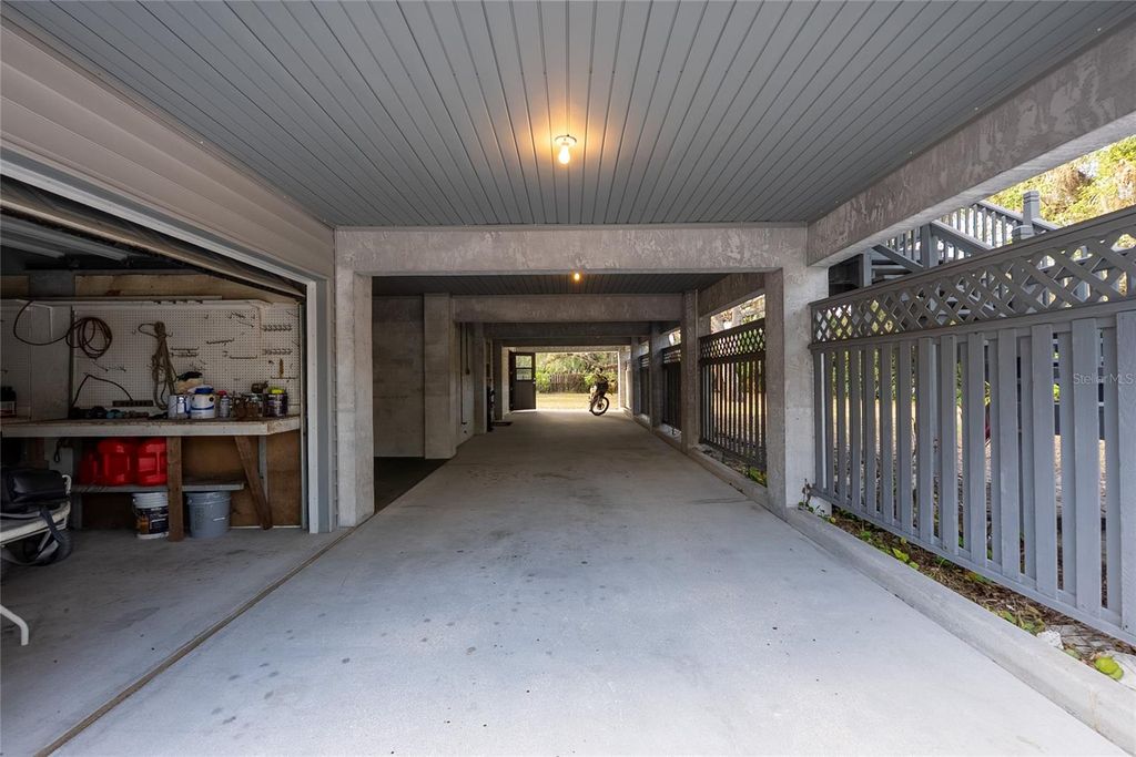 Image 50 of property listing at 593 S MOON DRIVE, Venice, FL 34292