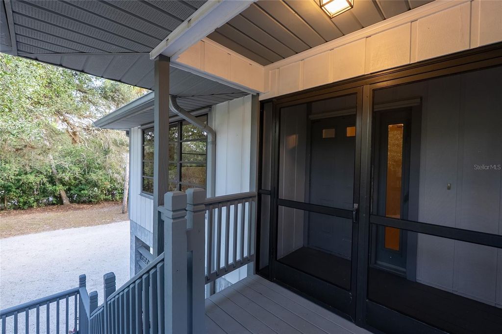 Image 6 of property listing at 593 S MOON DRIVE, Venice, FL 34292