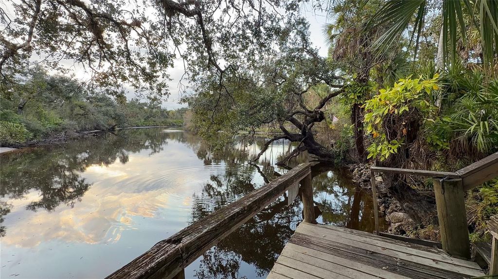 Image 53 of property listing at 593 S MOON DRIVE, Venice, FL 34292