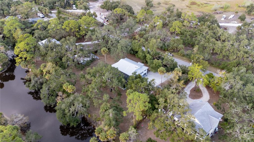 Image 58 of property listing at 593 S MOON DRIVE, Venice, FL 34292