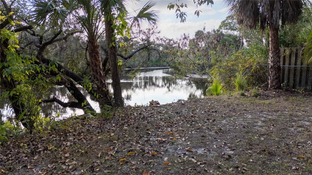 Image 60 of property listing at 593 S MOON DRIVE, Venice, FL 34292