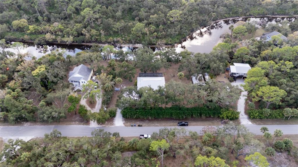 Image 61 of property listing at 593 S MOON DRIVE, Venice, FL 34292