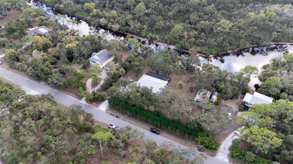 Image 62 of property listing at 593 S MOON DRIVE, Venice, FL 34292