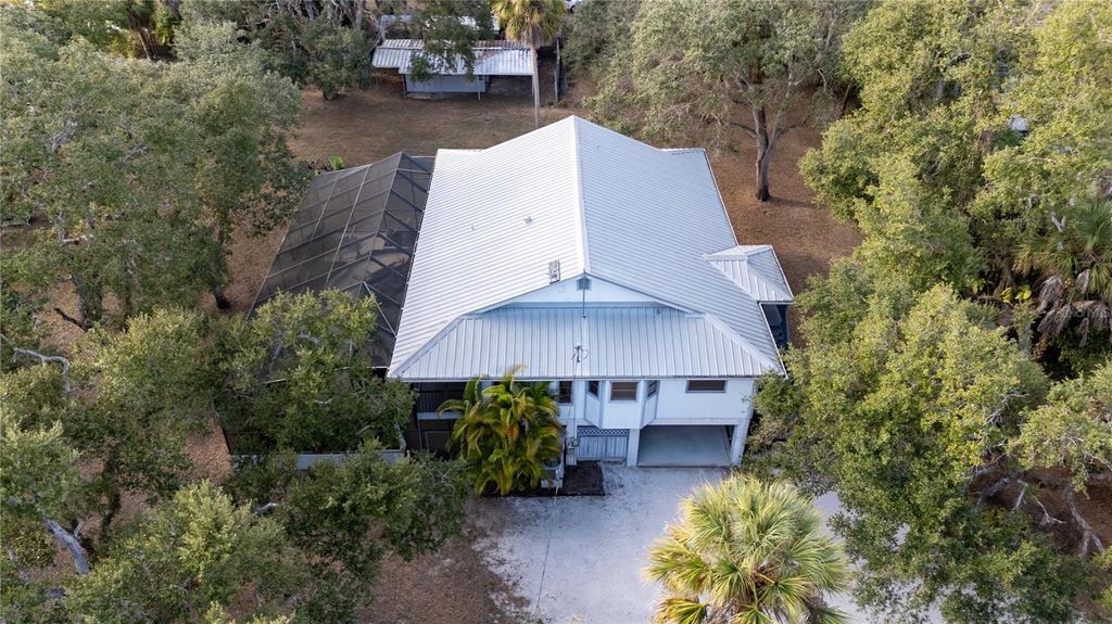 Image 64 of property listing at 593 S MOON DRIVE, Venice, FL 34292