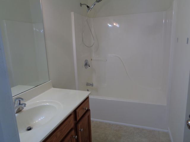 4008 MEADOW VIEW DR, Columbia, MO 65201