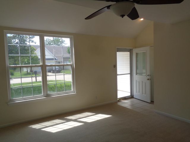 4008 MEADOW VIEW DR, Columbia, MO 65201