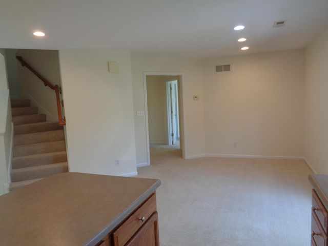 4008 MEADOW VIEW DR, Columbia, MO 65201