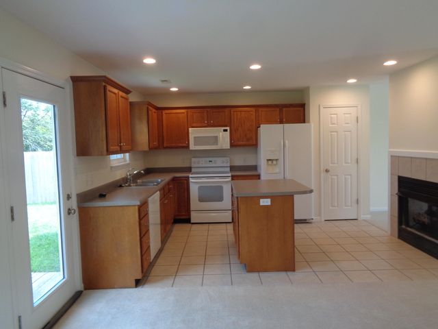 4008 MEADOW VIEW DR, Columbia, MO 65201