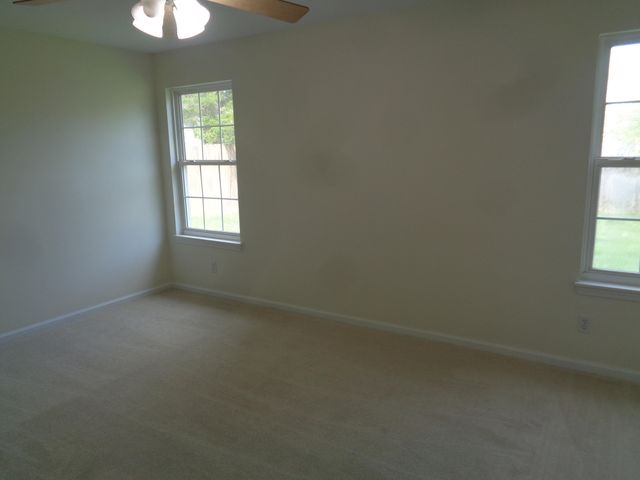 4008 MEADOW VIEW DR, Columbia, MO 65201
