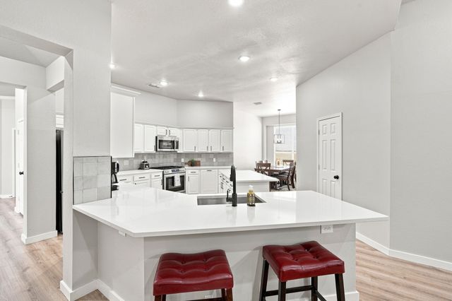 711 Coal Creek Drive, Mansfield, TX 76063