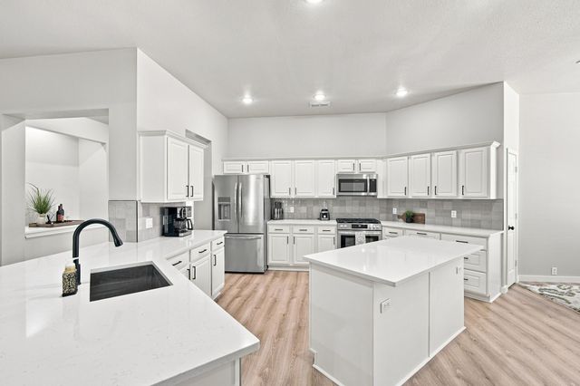 711 Coal Creek Drive, Mansfield, TX 76063