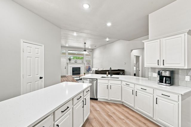 711 Coal Creek Drive, Mansfield, TX 76063