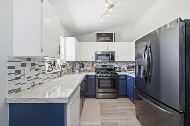 5635 Lake George Place, Lake Worth, FL 33463