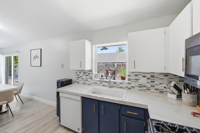 5635 Lake George Place, Lake Worth, FL 33463