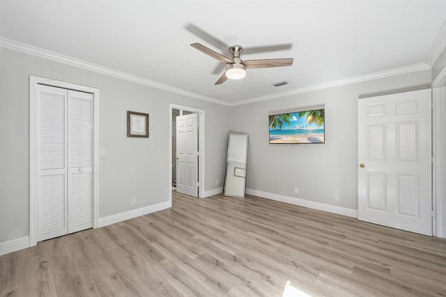 5635 Lake George Place, Lake Worth, FL 33463
