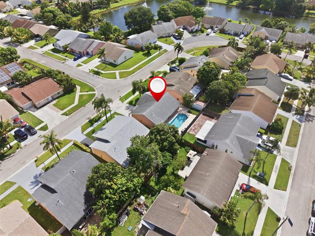 5635 Lake George Place, Lake Worth, FL 33463