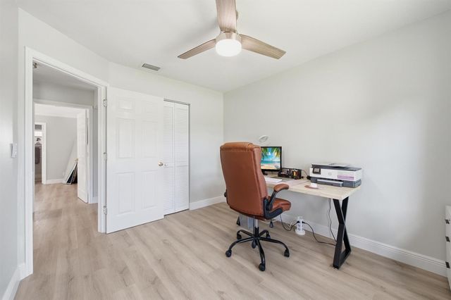 5635 Lake George Place, Lake Worth, FL 33463