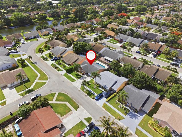 5635 Lake George Place, Lake Worth, FL 33463