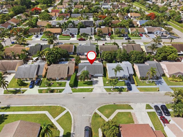 5635 Lake George Place, Lake Worth, FL 33463